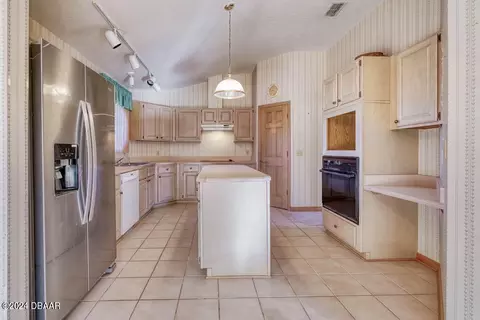 Kitchen - 469 Eagle Brook Ct, Debary, FL 32713 photo 2 of 6