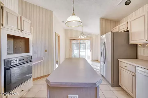 Kitchen - 469 Eagle Brook Ct, Debary, FL 32713 photo 5 of 6