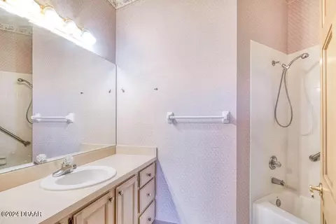 Bath - 469 Eagle Brook Ct, Debary, FL 32713 photo 3 of 6