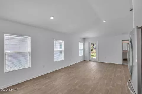 Living - 51 Bogey Pl, Bunnell, FL 32110 photo 1 of 2