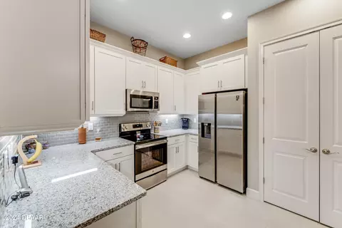 Kitchen - 118 Longridge Ln, Ormond Beach, FL 32174 photo 2 of 3