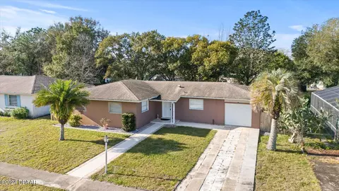 2271 Kent Rd, Deltona, FL 32738