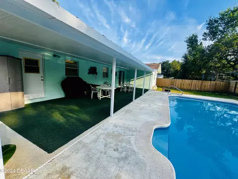 660 Reillys Rd, Port Orange, FL 32127