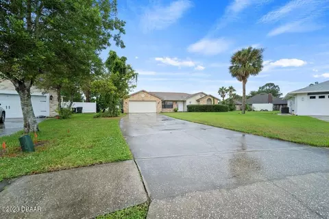 1611 Piccadilly Dr, Daytona Beach, FL 32117