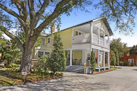642 N Halifax Ave, Daytona Beach, FL 32118