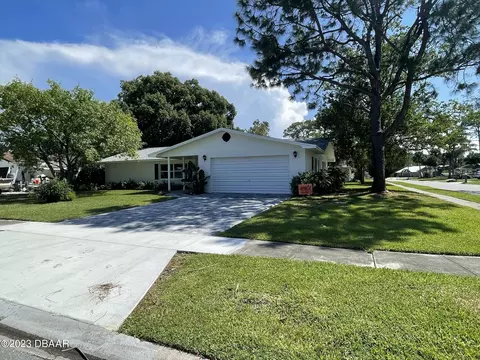 1108 Wild Holly Dr, Port Orange, FL 32129