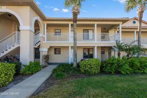 402 Bouchelle Dr #102, New Smyrna Beach, FL 32169