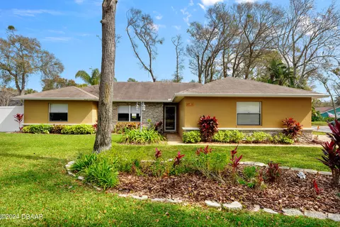 1301 Wandering Oaks Dr, Ormond Beach, FL 32174
