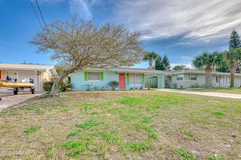 831 E 13th Ave, New Smyrna Beach, FL 32169