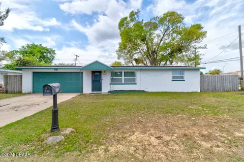 936 Derbyshire Rd, Daytona Beach, FL 32117