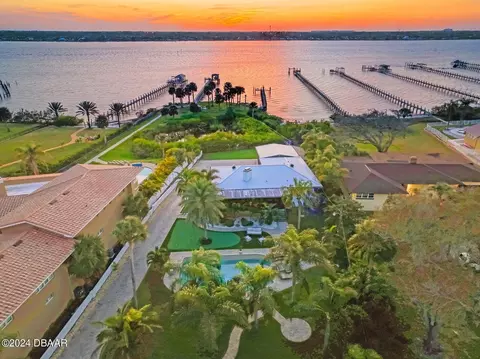 2706 S Peninsula Dr, Daytona Beach, FL 32118