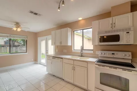 24 Baymeadow Ct, Ormond Beach, FL 32174 photo 9