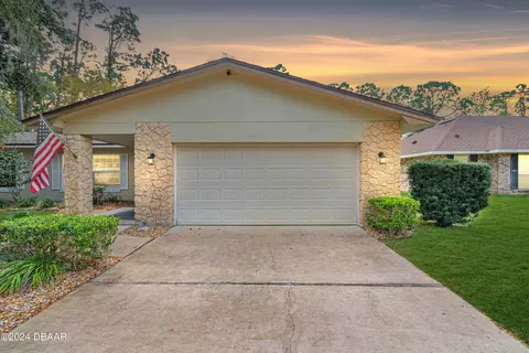 49 Putter Dr, Palm Coast, FL 32164
