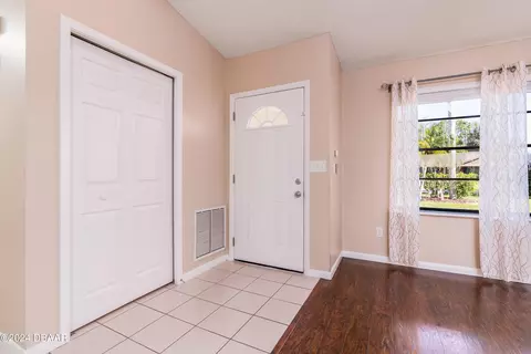 310 Wildwood Dr, Edgewater, FL 32132 photo 4