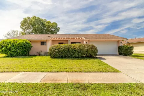 225 Harpers Ferry Dr, Daytona Beach, FL 32119