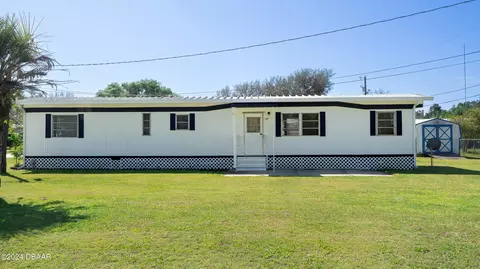 107 Douglas St, Crescent City, FL 32112