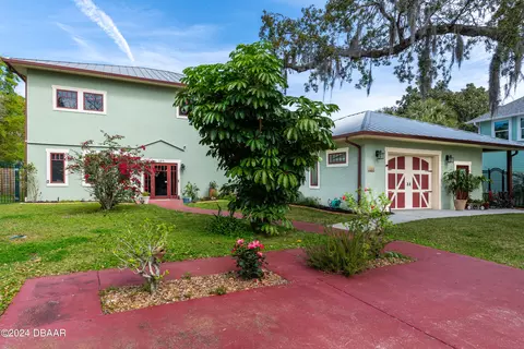 100 Peterson Ct, Holly Hill, FL 32117