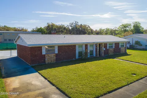 881 E Coquina Dr, Daytona Beach, FL 32117
