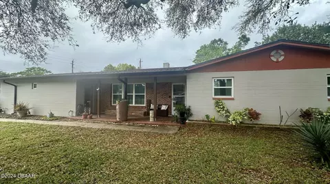 556 Peacock Rd, Daytona Beach, FL 32117