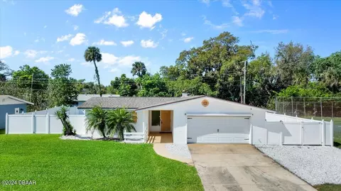 2208 Oriole Ln, South Daytona, FL 32119