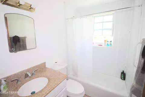Bath - 304 Edith St, Edgewater, FL 32132 photo 1 of 1