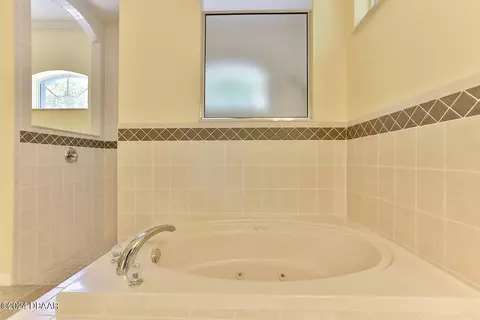 Bath - 1446 Dolph Cir, Ormond Beach, FL 32174 photo 2 of 6
