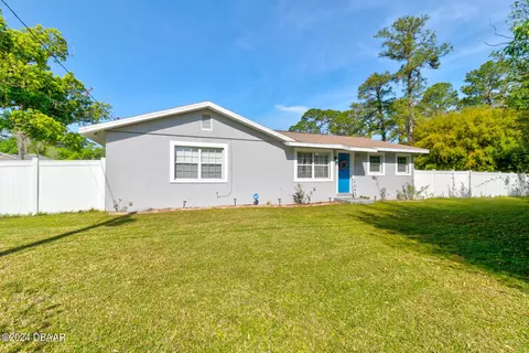 2076 2nd Ave, Deland, FL 32724