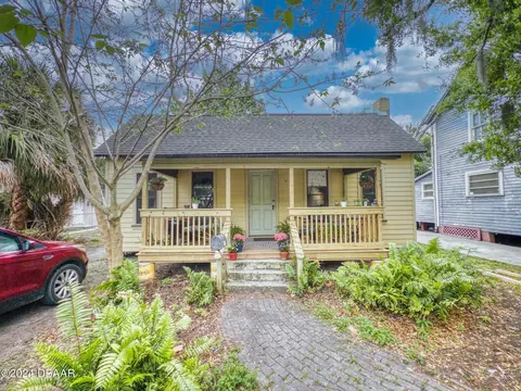 304 Murray St, New Smyrna Beach, FL 32168