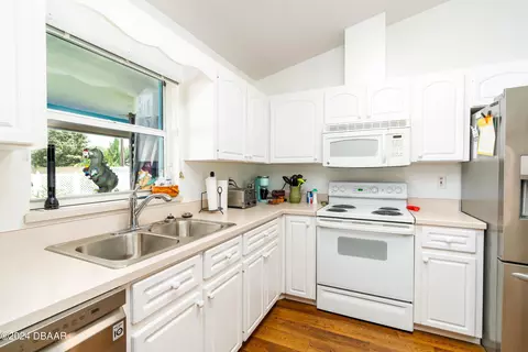 2525 Queen Palm Dr, Edgewater, FL 32141 photo 12