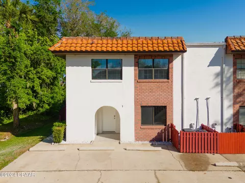 910 Big Tree Rd #303, South Daytona, FL 32119