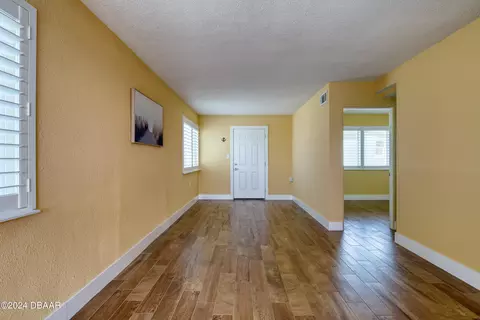7 Neptune Dr, Ormond Beach, FL 32176 photo 4