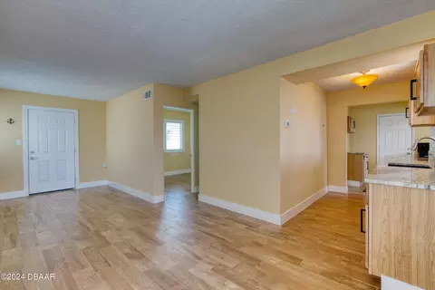 7 Neptune Dr, Ormond Beach, FL 32176 photo 6