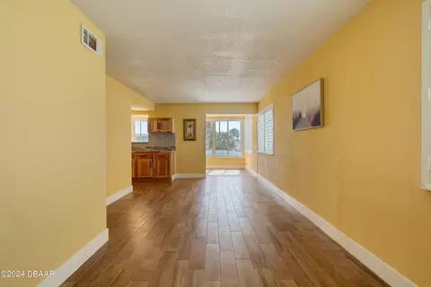7 Neptune Dr, Ormond Beach, FL 32176 photo 5
