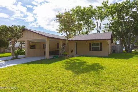 943 Aspen Dr, South Daytona, FL 32119