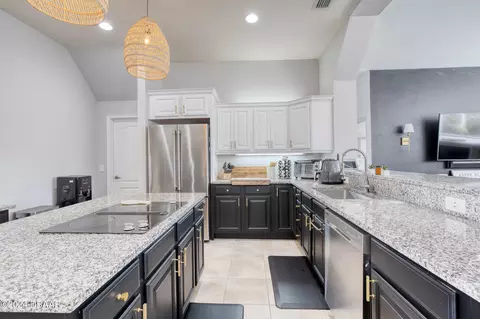 Kitchen - 115 Squirrel Ln, Ormond Beach, FL 32174 photo 4 of 6
