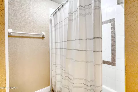 Bath - 115 Squirrel Ln, Ormond Beach, FL 32174 photo 8 of 8