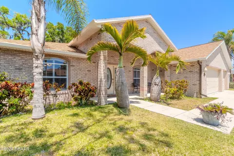 30 Spinnaker Cir, South Daytona, FL 32119