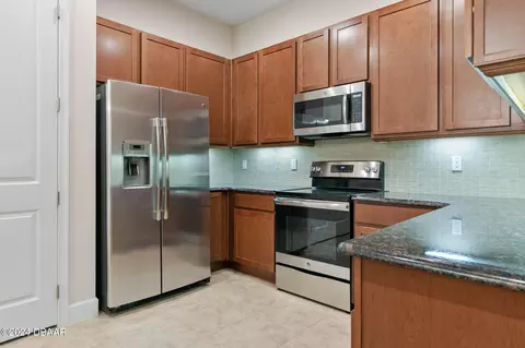 Kitchen - 714 Aldenham Ln, Ormond Beach, FL 32174 photo 3 of 5