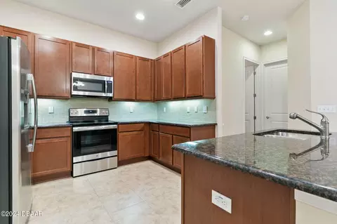 Kitchen - 714 Aldenham Ln, Ormond Beach, FL 32174 photo 4 of 5