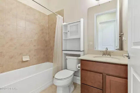 Bath - 714 Aldenham Ln, Ormond Beach, FL 32174 photo 1 of 3