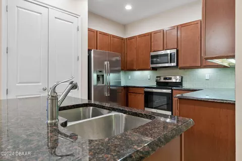 Kitchen - 714 Aldenham Ln, Ormond Beach, FL 32174 photo 2 of 5