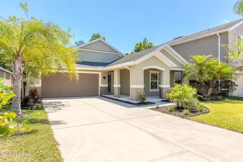 577 Champion Ridge Dr, Daytona Beach, FL 32124