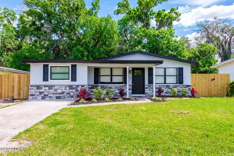 1189 Manette Cir, Daytona Beach, FL 32117