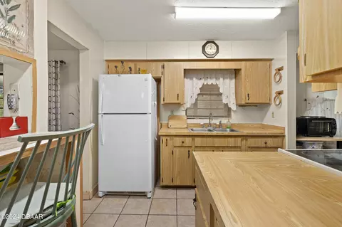 Kitchen - 14 Spring Radl, Ocala, FL 34472 photo 2 of 4