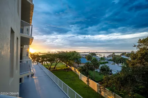 2801 S Ridgewood Ave #406, South Daytona, FL 32119