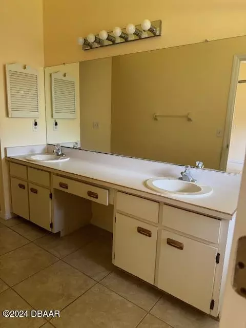 Bath - 10 Parkview Ln, Ormond Beach, FL 32174 photo 2 of 3