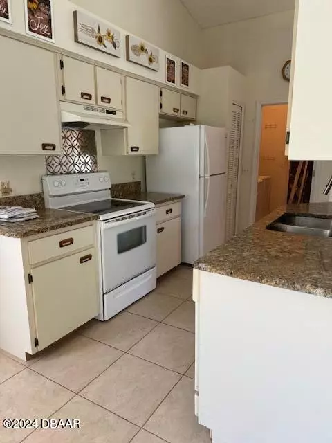 Kitchen - 10 Parkview Ln, Ormond Beach, FL 32174 photo 1 of 2