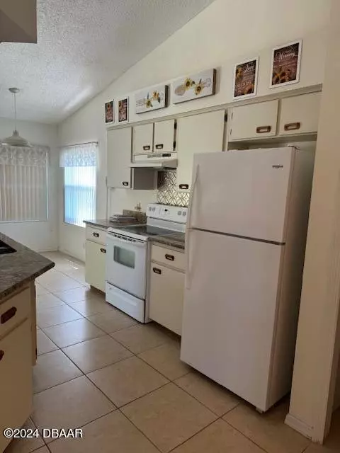 Kitchen - 10 Parkview Ln, Ormond Beach, FL 32174 photo 2 of 2