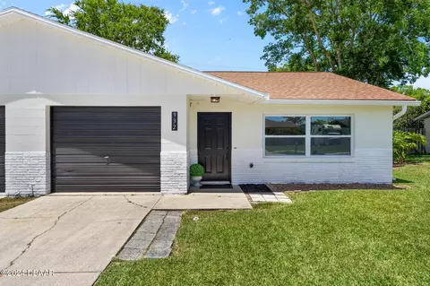 932 Boulder Dr, South Daytona, FL 32119