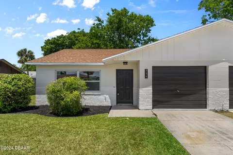 934 Boulder Dr, South Daytona, FL 32119